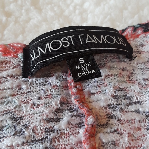 🌻 Almost famous cold shoulder top - Picture 3 of 3